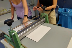 Schüler-im-Druckworkshop-bei-der-Arbeit-12