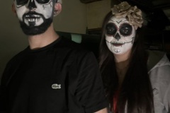 Schaurig-schoen-geschminkte-Schuelerinnen-und-Schueler-2