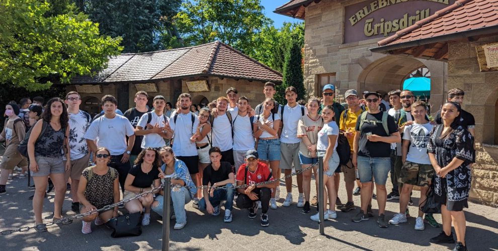 „Gemeinschaft stärken“ bei einem Ausflug in den Erlebnis­park Tripsdrill